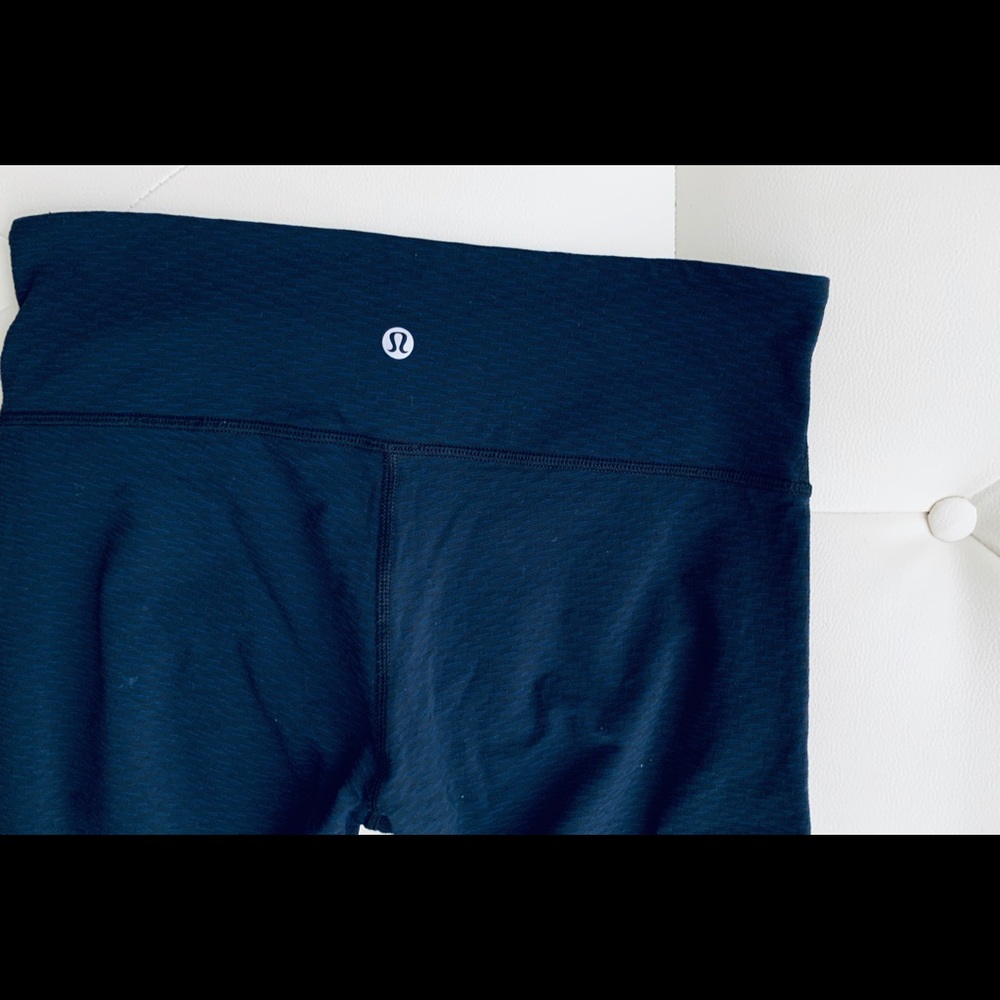 Lululemon Athletica white/ black Capri leggings - Picture 9 of 10
